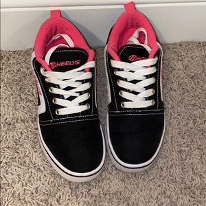 Heelys Tennis/Rollerskate shoes